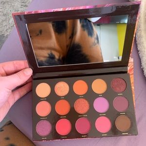 Hip Dot eyeshadow palette